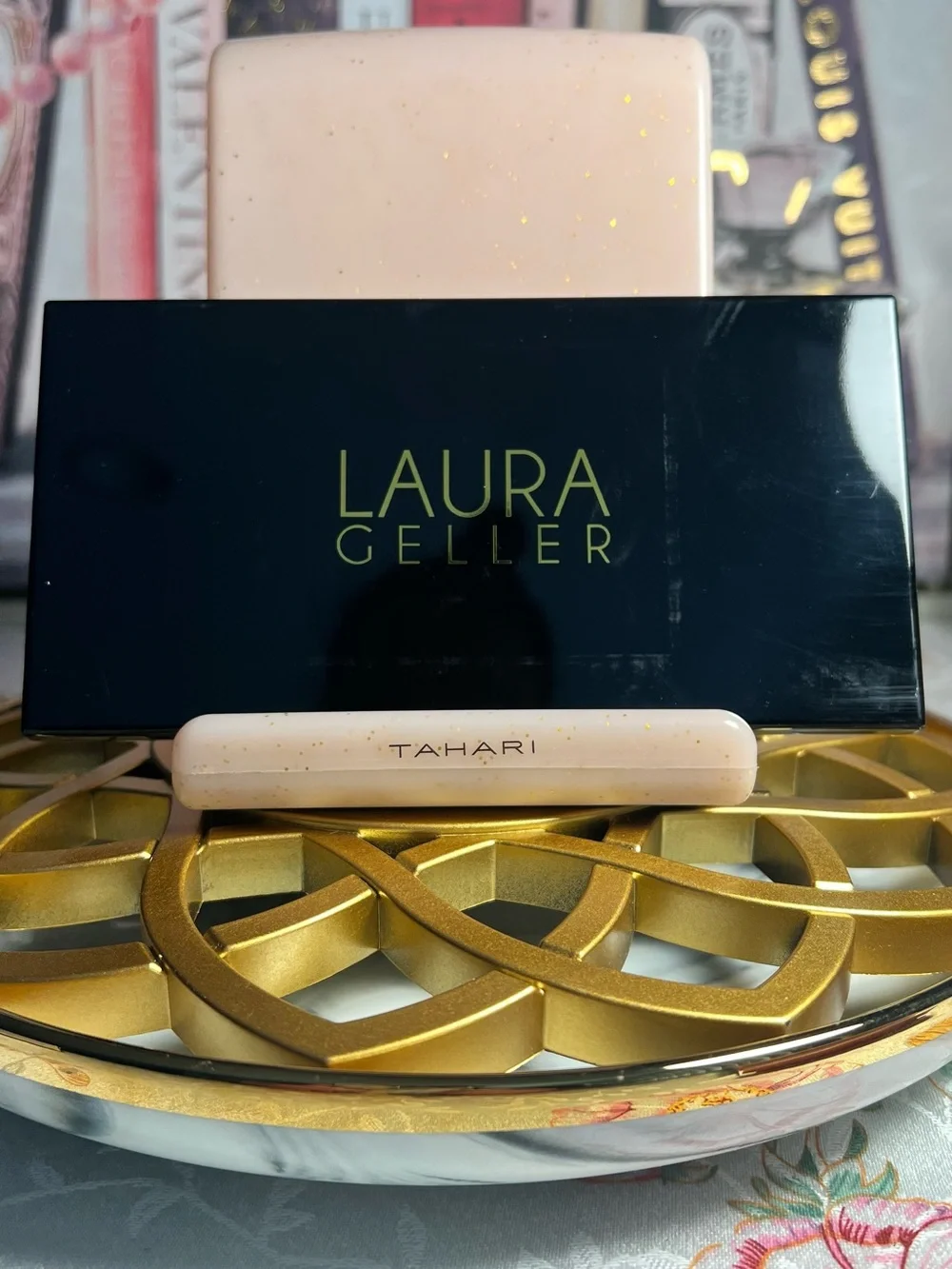 Laura Geller Neutral Eyeshadow 15 Multi-Finish Palette — Browns, Golds, Creams